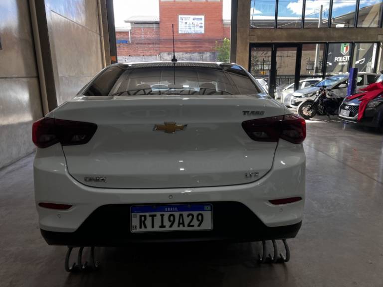 CHEVROLET - ONIX - 2022/2022 - Branca - R$ 76.900,00