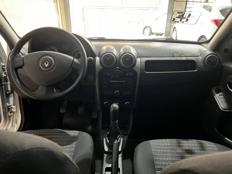 RENAULT - SANDERO - 2013/2013 - Prata - R$ 34.900,00