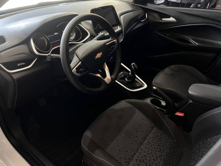 CHEVROLET - ONIX - 2022/2022 - Branca - R$ 76.900,00