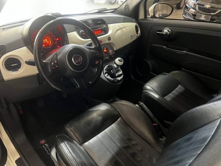 FIAT - 500 - 2011/2012 - Branca - R$ 40.900,00
