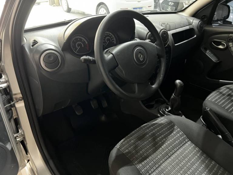 RENAULT - SANDERO - 2013/2013 - Prata - R$ 34.900,00