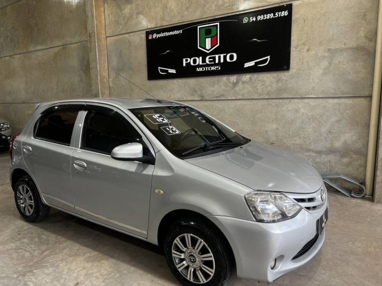 TOYOTA - ETIOS - 2016/2016 - Prata - R$ 47.900,00