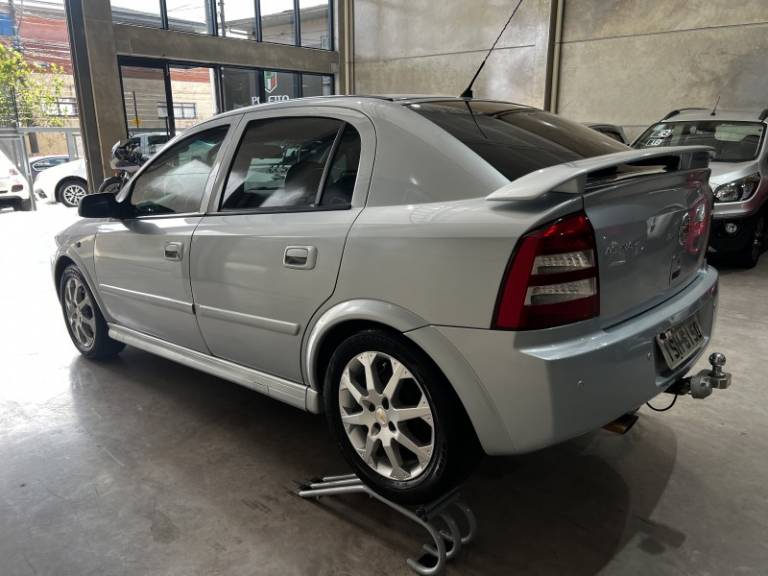 CHEVROLET - ASTRA - 2011/2011 - Prata - R$ 40.900,00