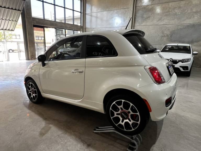 FIAT - 500 - 2011/2012 - Branca - R$ 40.900,00