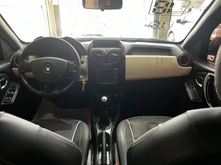 RENAULT - DUSTER - 2018/2018 - Branca - R$ 68.900,00