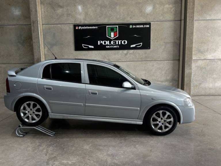 CHEVROLET - ASTRA - 2011/2011 - Prata - R$ 40.900,00