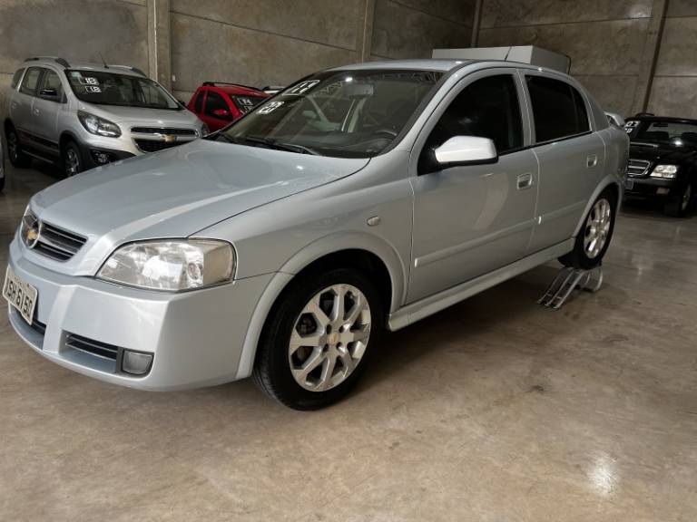 CHEVROLET - ASTRA - 2011/2011 - Prata - R$ 40.900,00