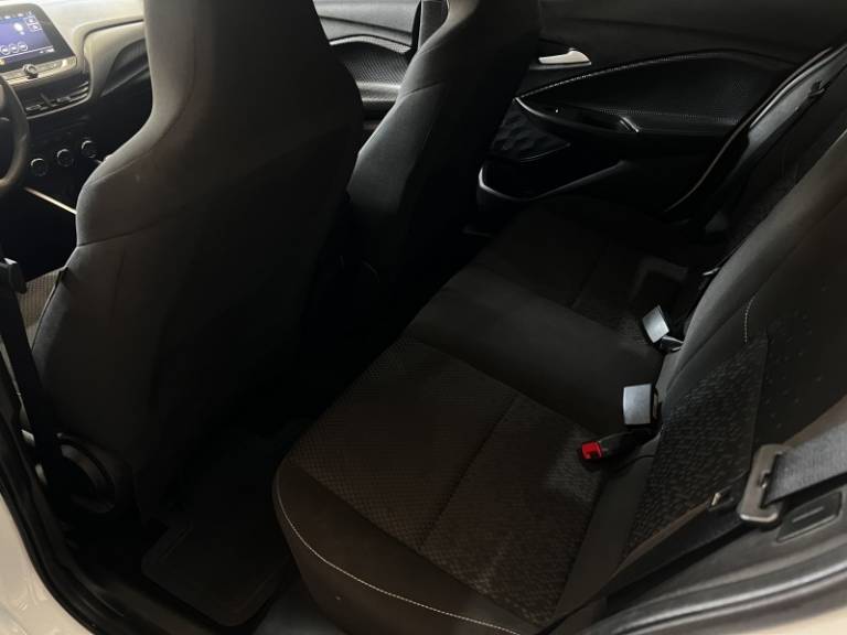 CHEVROLET - ONIX - 2022/2022 - Branca - R$ 76.900,00