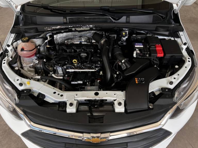 CHEVROLET - ONIX - 2022/2022 - Branca - R$ 76.900,00