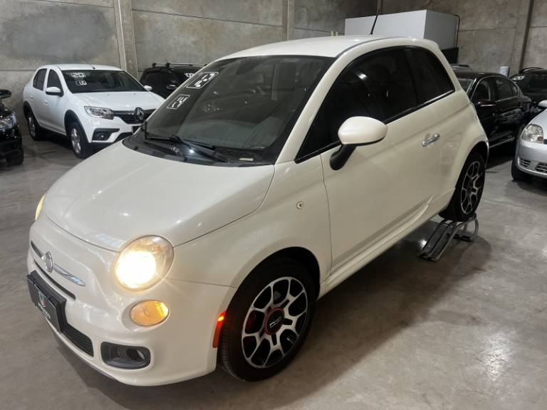 FIAT - 500 - 2011/2012 - Branca - R$ 40.900,00