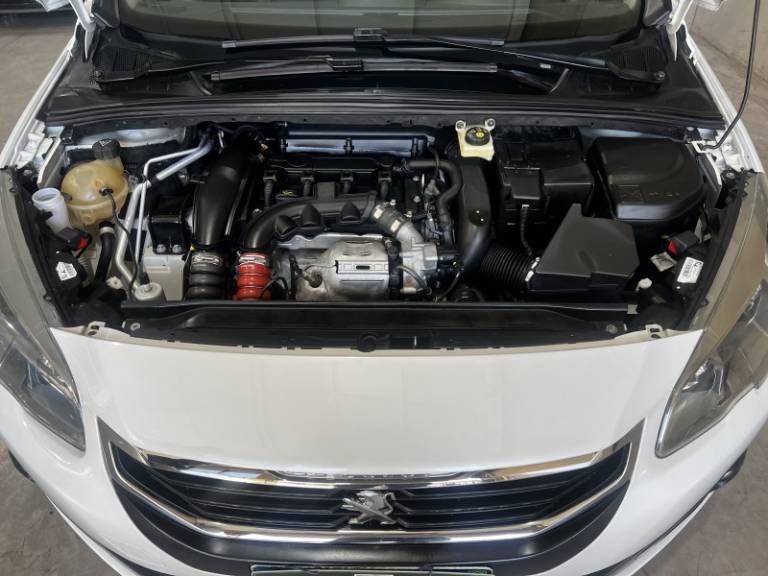 PEUGEOT - 308 - 2017/2017 - Branca - R$ 60.900,00