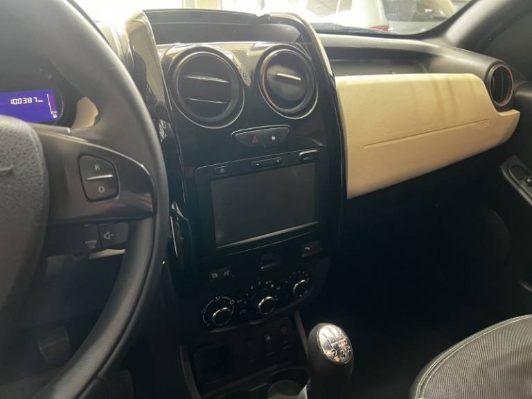 RENAULT - DUSTER - 2018/2018 - Branca - R$ 68.900,00