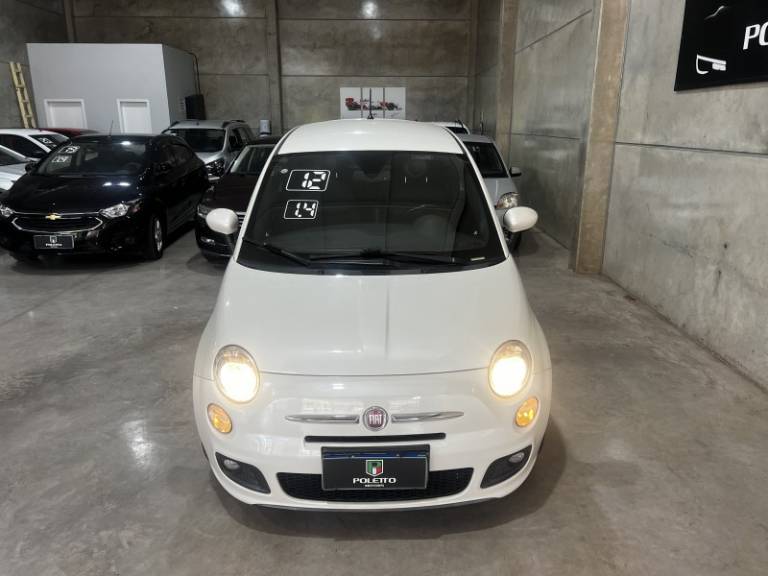 FIAT - 500 - 2011/2012 - Branca - R$ 40.900,00