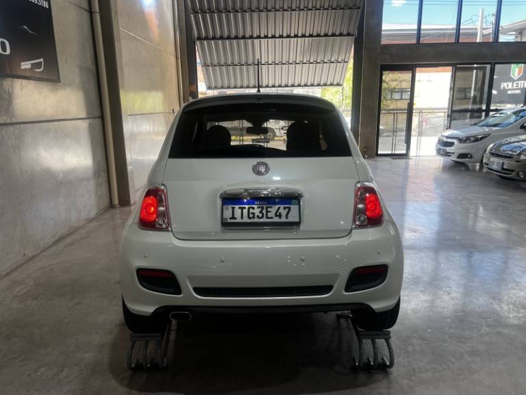 FIAT - 500 - 2011/2012 - Branca - R$ 40.900,00
